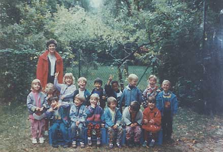 Elisabeth Friedel mit ihrer Berliner Kindergartengruppe
